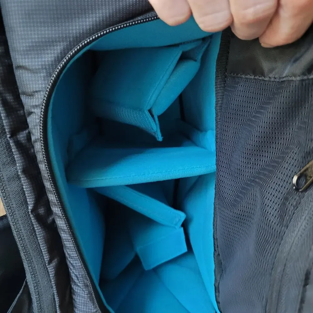 thule aspect DSLR camera packback new with flaw